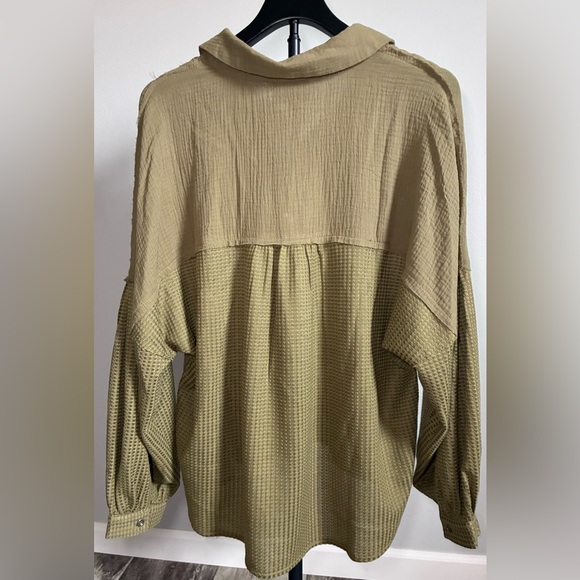 Women’s Casual Long-Sleeve Button Polo Shirt - Olive - High-low - Picture 2 of 3